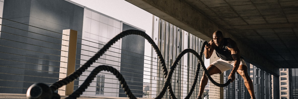 足球战术分析文章配图 - 球员在场上跑位示意图