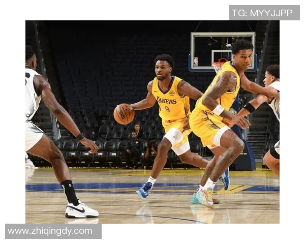 NBA夏季联赛：布朗尼10分湖人胜热火 勇士惜败马刺_20628